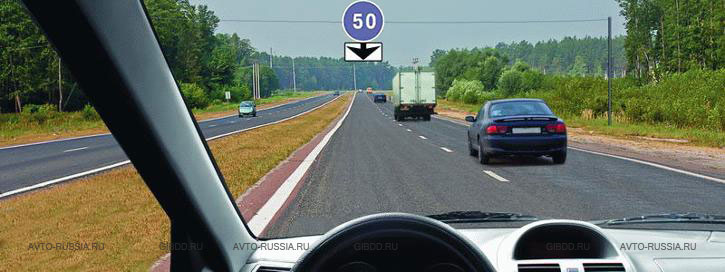 С какой скоростью Вы можете продолжить движение вне населенного пункта по левой полосе на легковом автомобиле?