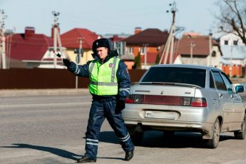 chto-nuzhno-skazat-gibdd-esli-ostanovili-za-sploshnuju-instrukcija-9a5a39b