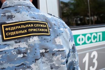 v-moskve-pristavy-zabrali-u-voditelja-nissan-za-shtrafy-na-%e2%82%bd425-tys-9cd6720