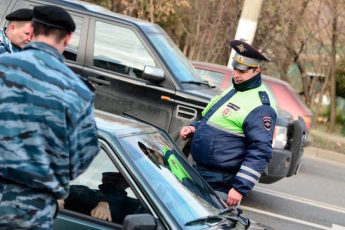 arhivnye-nomera-voditeli-nashli-hitruju-lazejku-chtoby-ezdit-bez-shtrafov-b782cd8