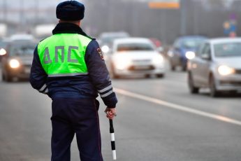 shtraf-za-fary-voditelej-tormozjat-za-peregorevshie-lampochki-77c7475