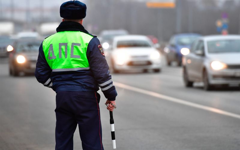 Штрафы за свет фар: водителей арестовывают за перегоревшие лампочки