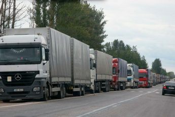 gosduma-nashla-upravu-na-inostrancev-so-shtrafami-ih-zaderzhat-na-granice-2f883f3