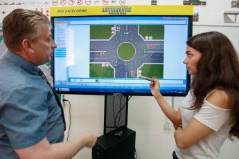rassekrecheny-novye-bilety-dlja-ekzamena-v-gibdd-v-nih-neobychnye-situacii-2e9b524