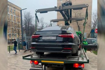 v-moskve-pristavy-zabrali-u-voditelja-audi-a6-za-shtrafy-na-%e2%82%bd-695-000-tys-8dee797