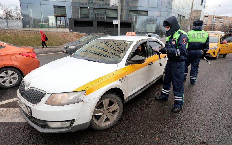 Дорожная полиция находит неисправности в каждом седьмом такси в Москве