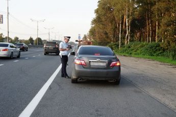 kak-voditeli-nakazyvajut-obochechnikov-na-doroge-surovo-no-spravedlivo-090f9de
