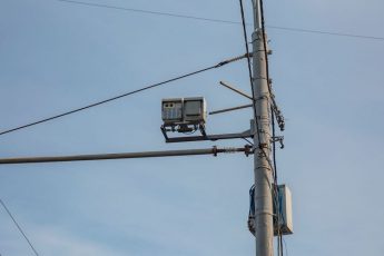 v-moskve-stalo-v-45-raz-bolshe-kamer-fiksirujushhih-voditelej-za-telefon-33f930c